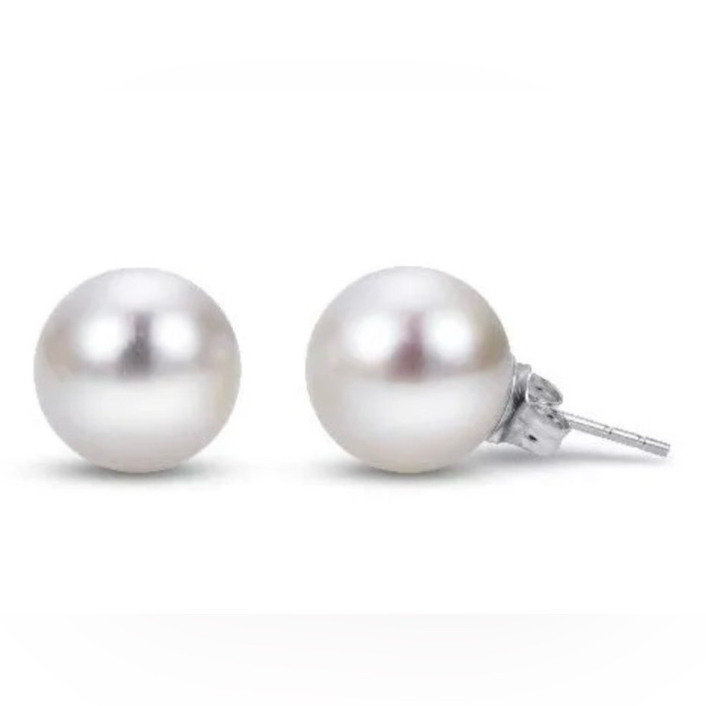 8mm Freshwater Pearl Stud Earrings | Classic White | Lightweight - Picture 2 of 3